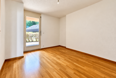 Pour investisseurs – Lot de 4 appartements, une surface commerciale en PPE et 10 parkings