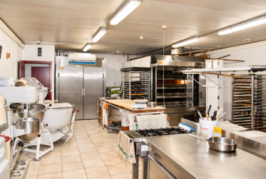 Pour investisseurs – Lot de 4 appartements, une surface commerciale en PPE et 10 parkings