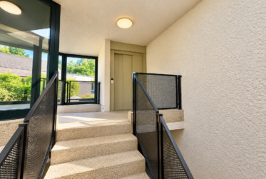 Pour investisseurs – Lot de 4 appartements, une surface commerciale en PPE et 10 parkings