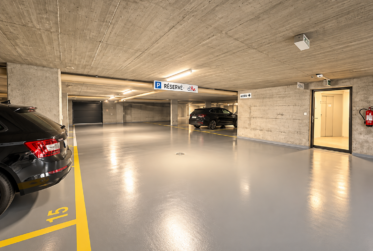 Pour investisseurs – Lot de 4 appartements, une surface commerciale en PPE et 10 parkings